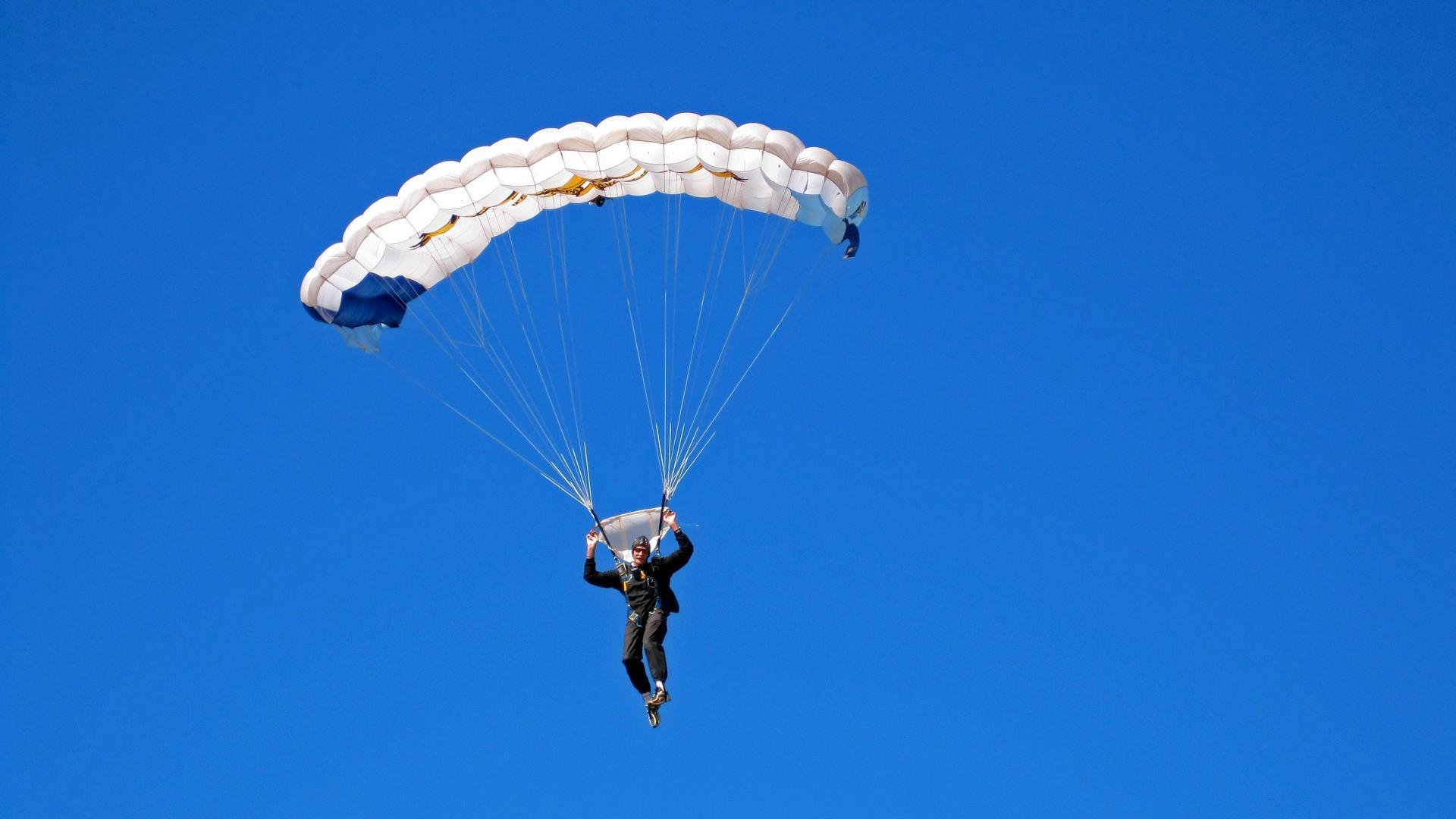 《FIFA》电竞世界杯与《实况足球》世界赛的足球电竞对比,实况足球和fifa足球世界有什么区别