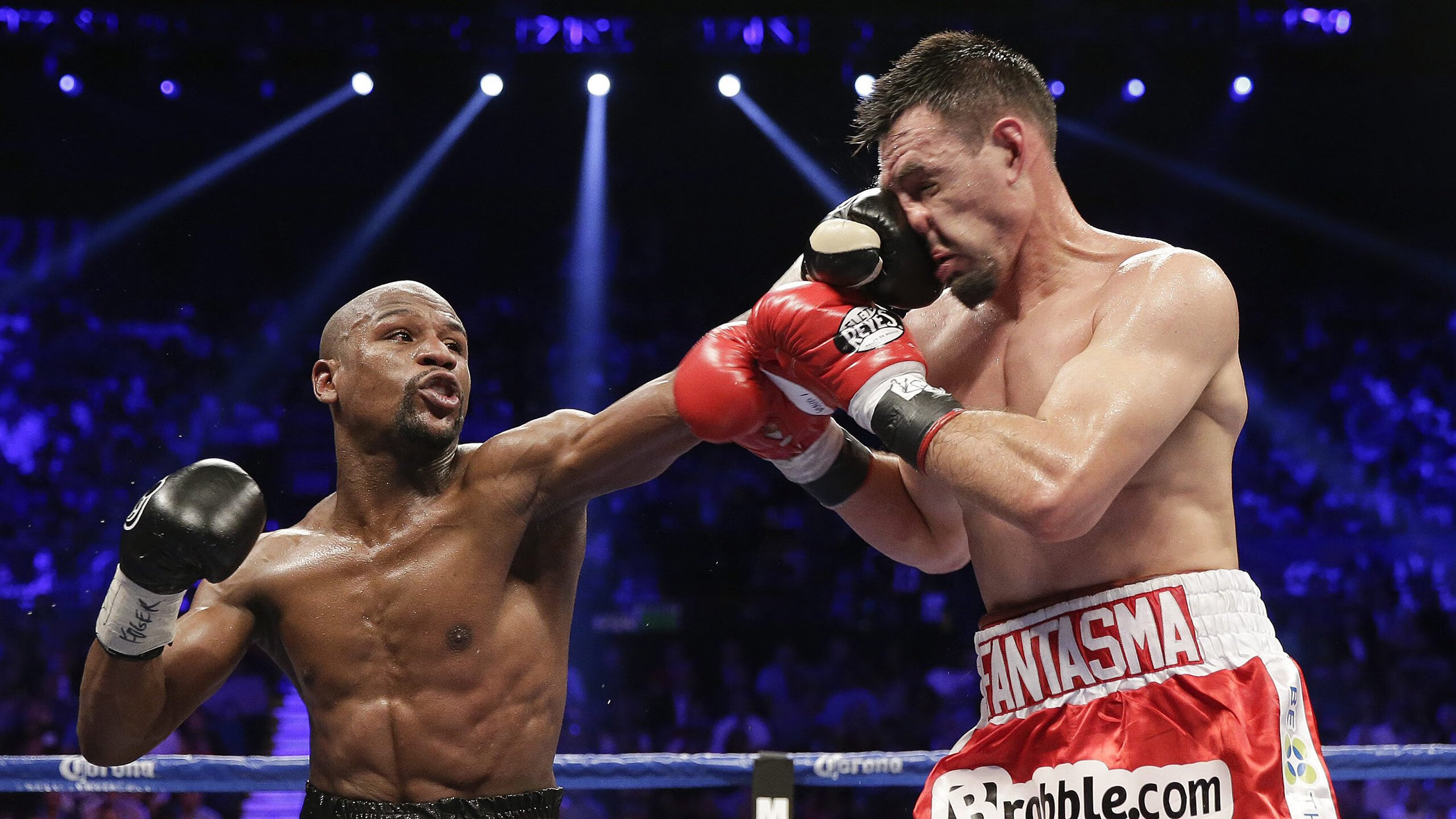 开云体育移动版-传奇科比：用一生的努力诠释“冠军精神”！，科比 致敬