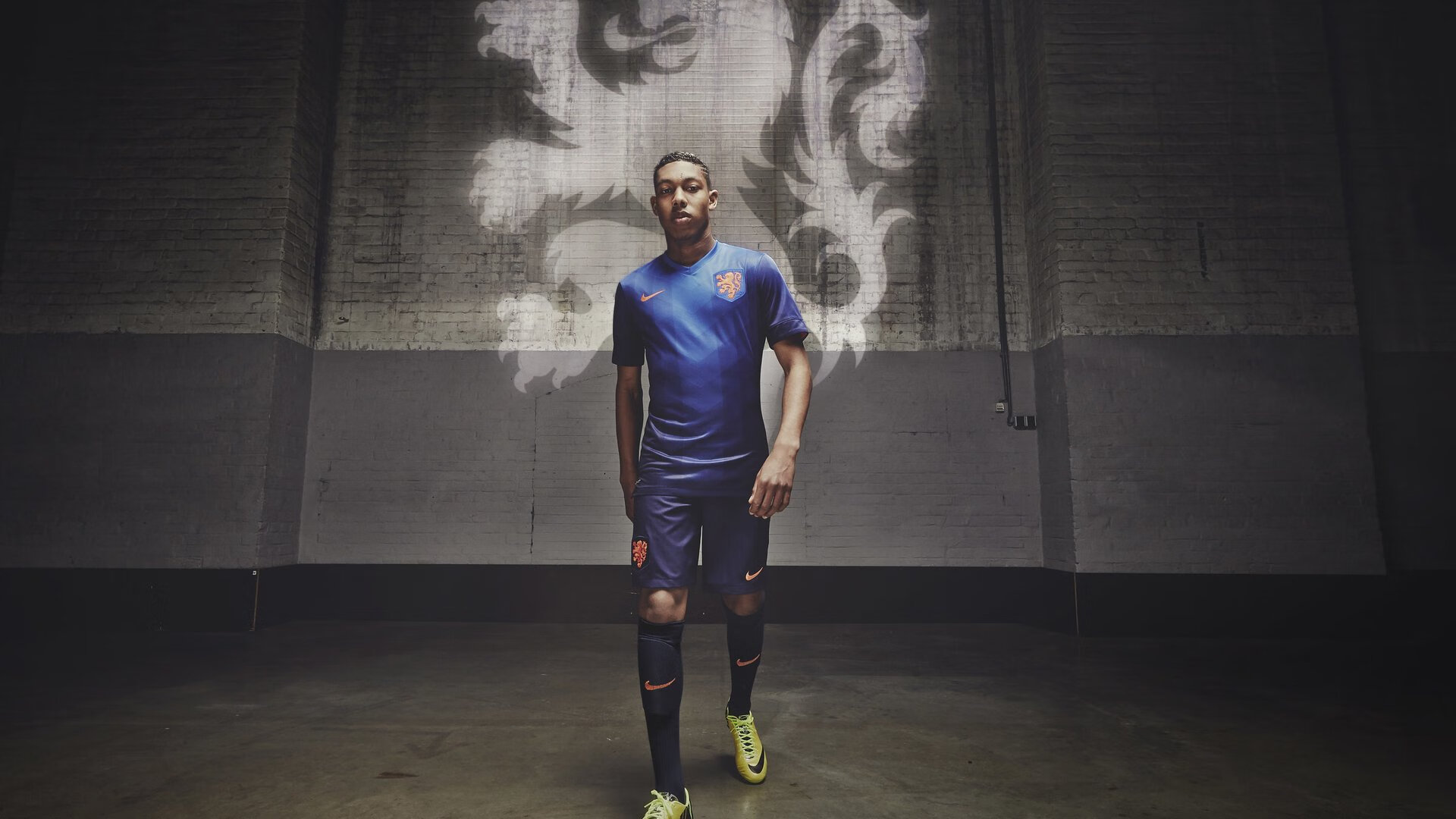 开云体育下载-法甲球队“宽度+压迫”战术剪不断、理还乱，法甲19-20